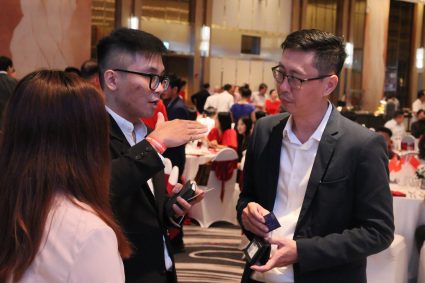 Đại diện BBCIncorp trao đổi cùng các khách mời doanh nghiệp về tiềm năng phát triển kinh doanh tại Singapore 
